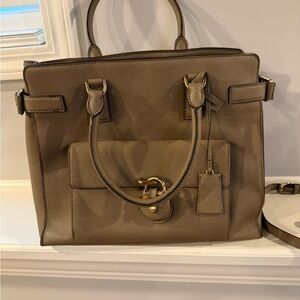 MICHAEL KORS Emma Large Leather
Tote color: Dune